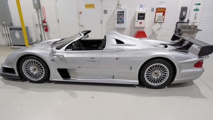La Mercedes-Benz CLK-GTR Roadster, modèle 2022, d’une valeur de 13 millions de dollars a été saisie en Floride par les autorités américaine.