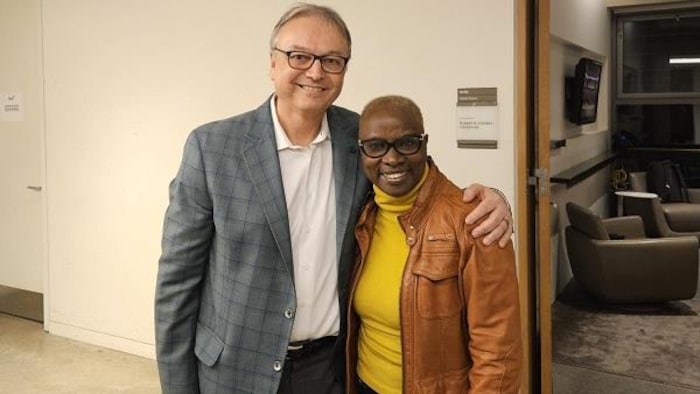 Mervon Mehta et la chanteuse Angélique Kidjo.