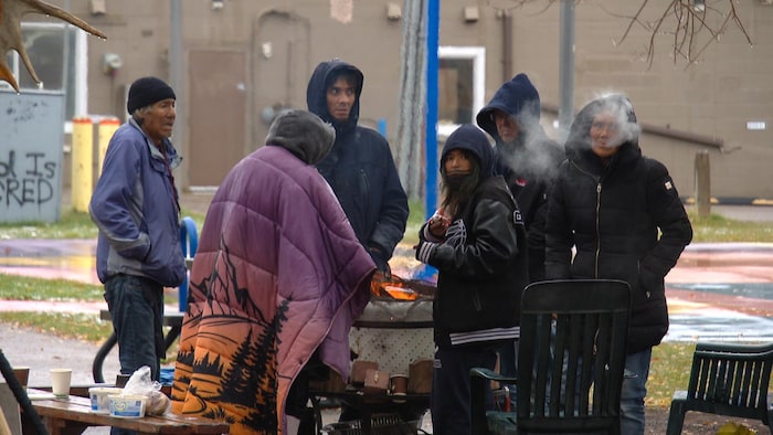 Des sans-abri dans un campement dans le parc Pepsi à Regina.
