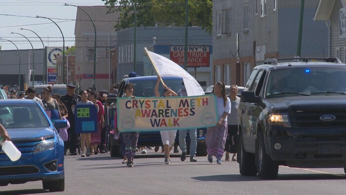 Une marche contre la méthamphétamine en cristaux à Regina Radio Canada