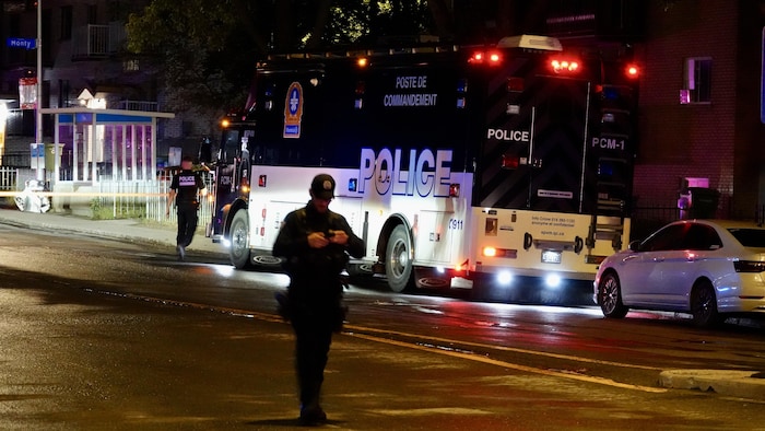 A SPVM bus serving as a command post. 19-year-old shot montreal-north