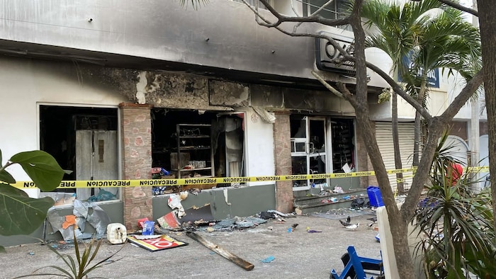 Des commerces incendiés.