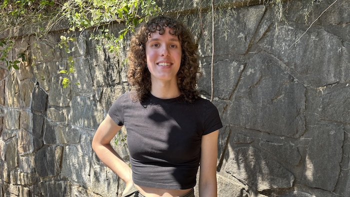 Mia Fréchette donne une entrevue à Radio-Canada.