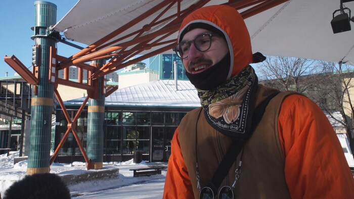 Michael Vith à l'extérieur sur une patinoire