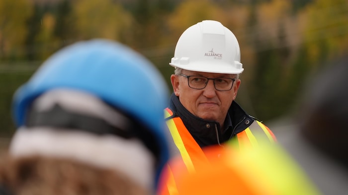 Michel Lagacé lors de la visite du chantier du parc éolien PPAW.