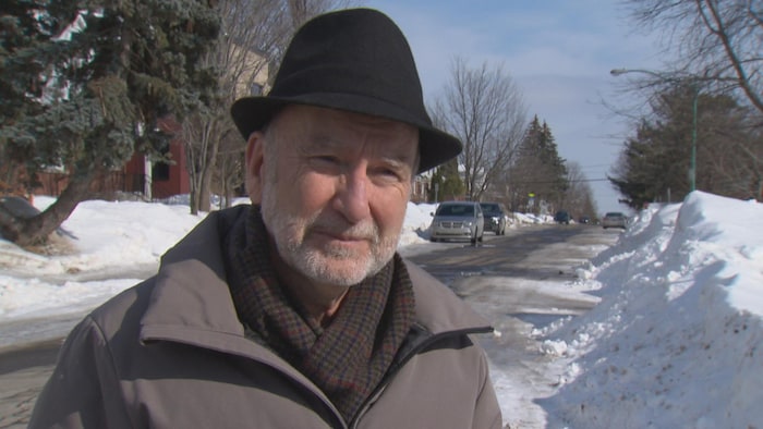 Michel Prévost, président de la Société d’histoire de l‘Outaouais, face à la caméra.