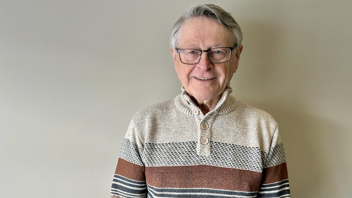 Michel Soucy sourit à la caméra.