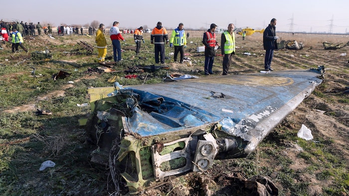 بعضٌ من حطام طائرة الركاب الأوكرانية التي سقطت في محيط مطار طهران الدولي في 8 كانون الثاني (يناير) 2020.