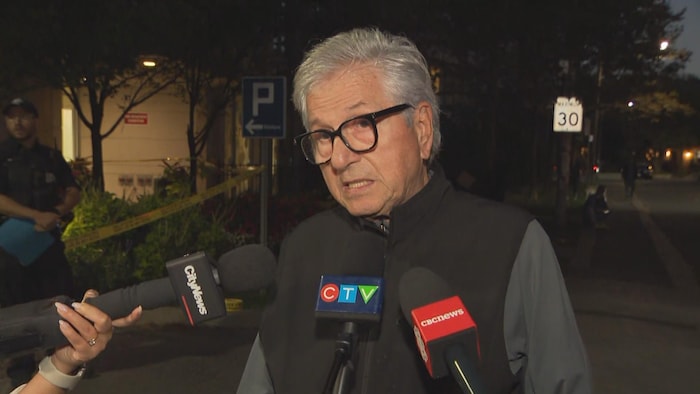 Le conseiller municipal Mike Colle en entrevue.