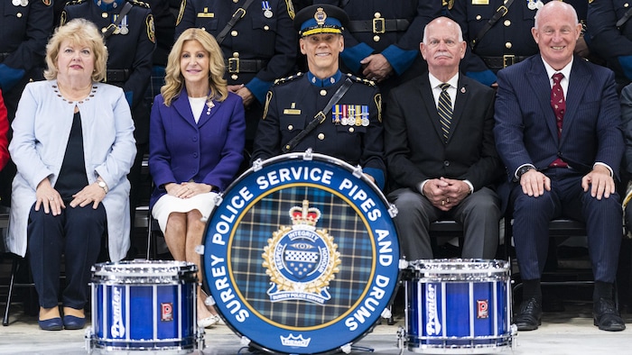 Brenda Locke, Wendy Cocchia, Norm Lipinski, Garry Begg et Mike Farnworth.
