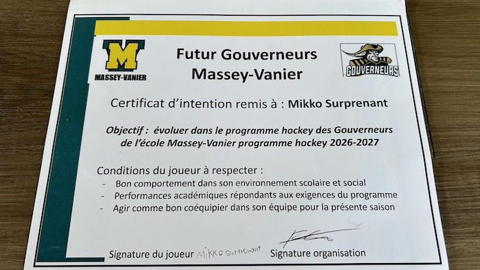 Un certificat d'intention sur une table.