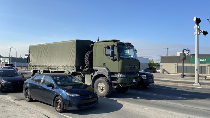 Un camion de l'armée.