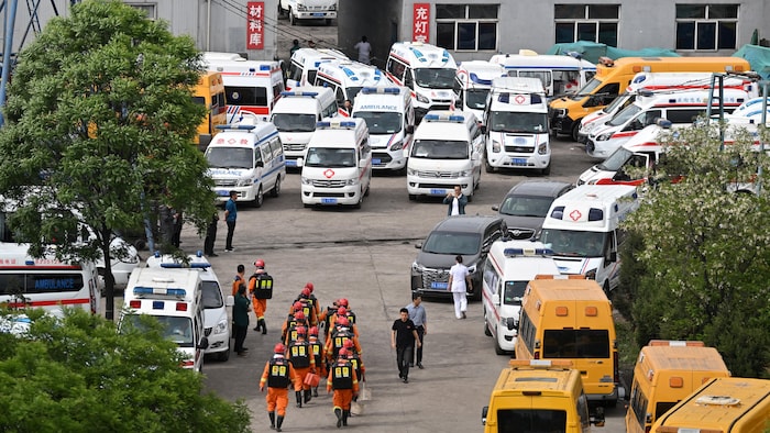 Les sauveteurs à la mine de charbon de Liushenyu. 