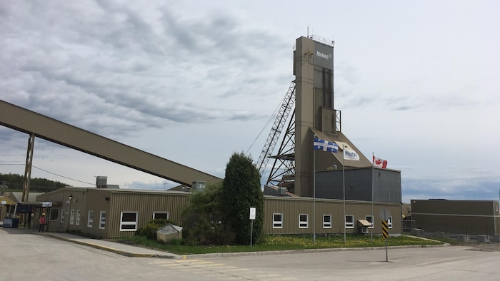 Les employés de la mine Niobec désertent leur lieu de travail | Radio ...