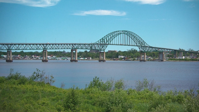 Un pont sur la rivière Miramichi