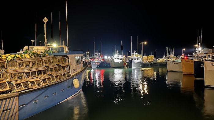Le port de pêche de Grande-Entrée avant le départ des homardiers.