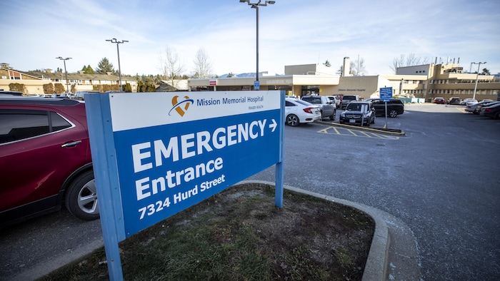 Un panneau indiquant l'urgence de l'hôpital Mission Memorial. 