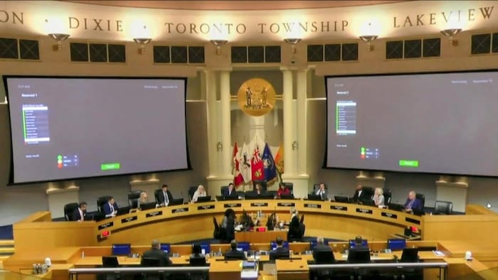Impression d'écran de la réunion du conseil municipal de Mississauga du 16 septembre 2026.