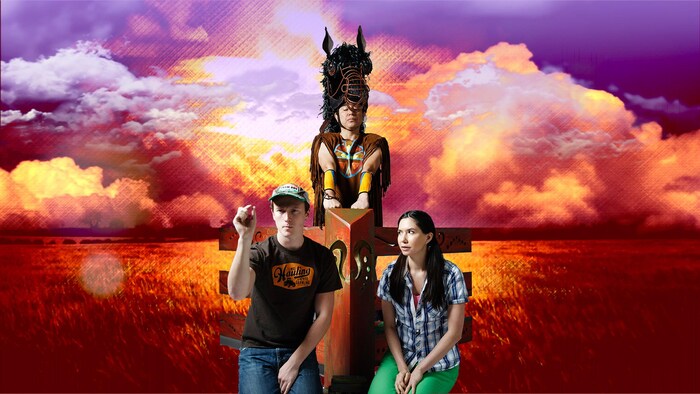 Affiche de la pièce : un garçon blanc, une fille autochtone et un acteur portant un costume de cheval.