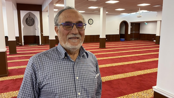 رئيس المركز الثقافي الإسلامي في كيبيك، محمد العبيدي، يتحدث من داخل المسجد الكبير في مقابلة في وقت سابق من الشهر الحالي.