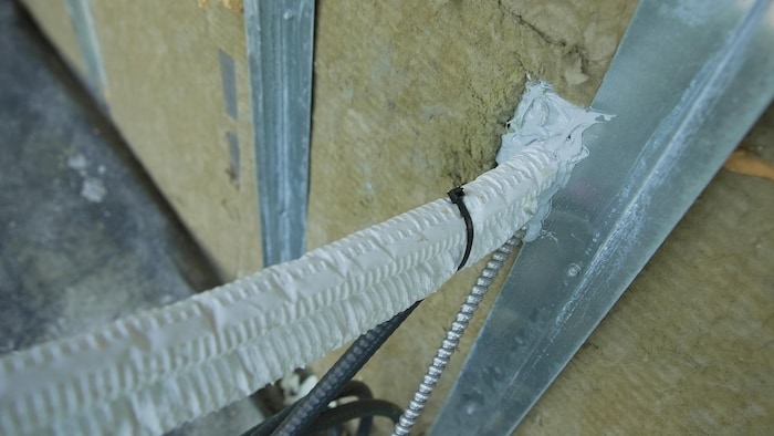 SCELLES CABLES.