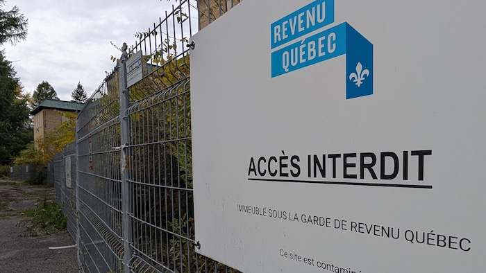 Une affiche de Revenu Québec.