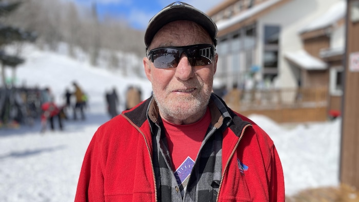 Portrait de Denis Roussel au Parc du Mont-Comi.