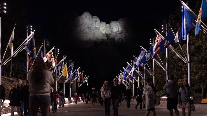 Les bustes des présidents américains George Washington, Thomas Jefferson, Theodore Roosevelt et Abraham Lincoln dominent le paysage du monument national du mont Rushmore, le 12 juin 2026, à Keystone, dans le Dakota du Sud.