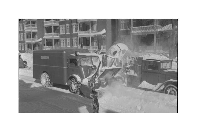 Une souffleuse à neige Sicard dans les années 1950.