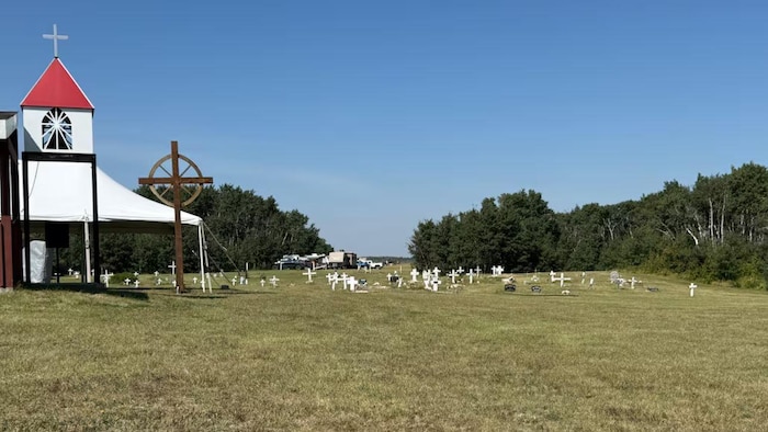Le cimetière et le site commémoratif de Sainte-Madeleine.
