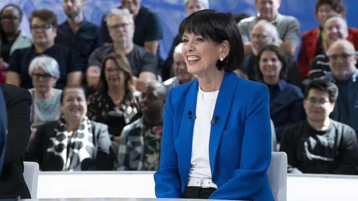 Michelle Courchesne sourit.