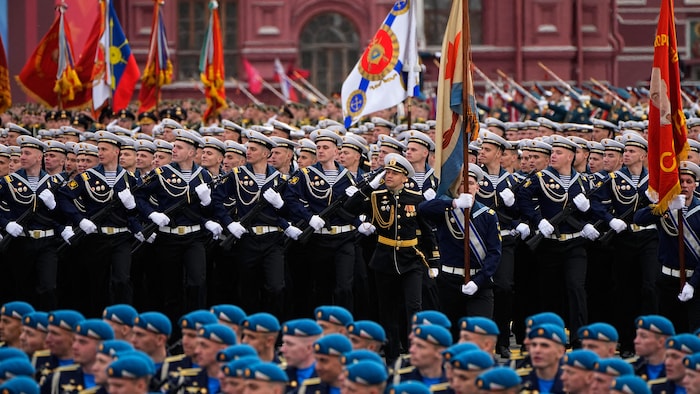 Des militaires russes sur la Place Rouge lors du défilé militaire du Jour de la Victoire, dans le centre de Moscou, le 9 mai 2026. 