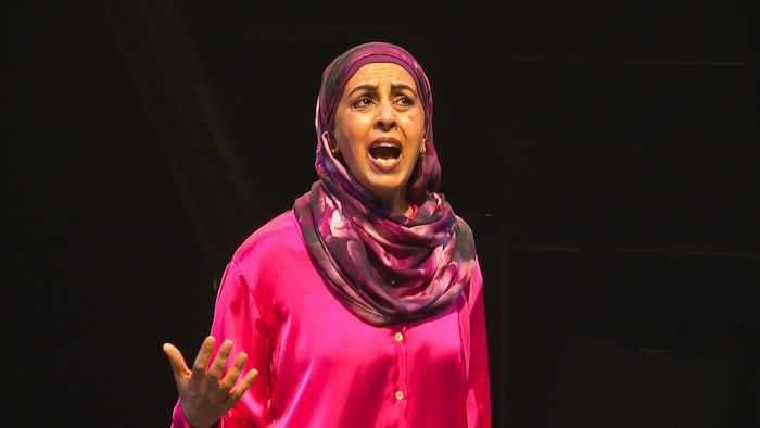 Une scène de la pièce « Mosque Heist » présentée au Théâtre Globe de Regina, en Saskatchewan, à l'automne 2026.