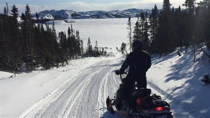 motoneige-route-blanche