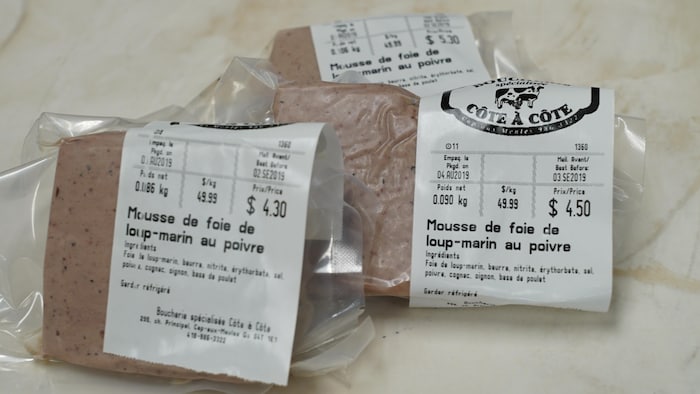 Paquet de mousse de foie de loup-marin au poivre.