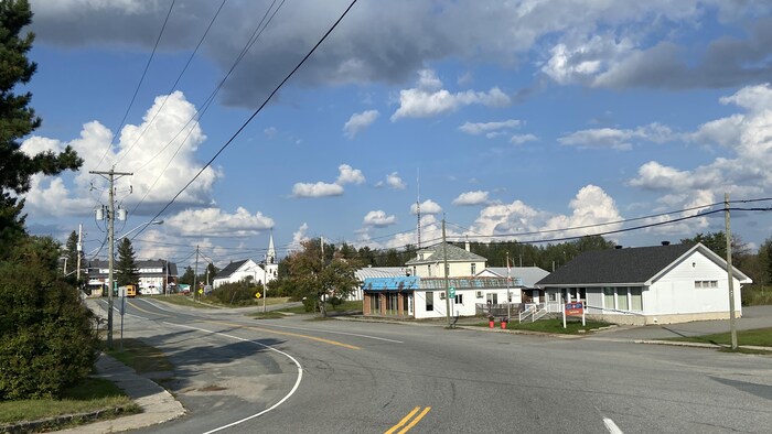 La rue Principale au village de Taschereau.