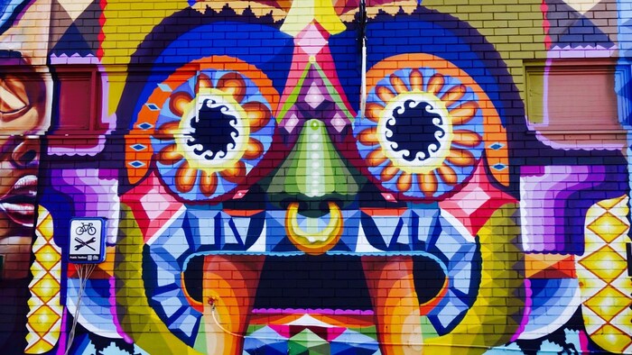 L'artiste mexicain SENKOE a peint cette murale sur une façade du bâtiment qui abrite La Bikery, à Moncton.