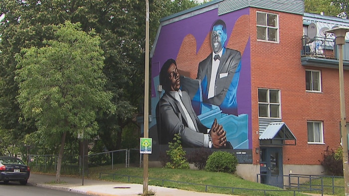 Une murale représentant Oliver Jones.