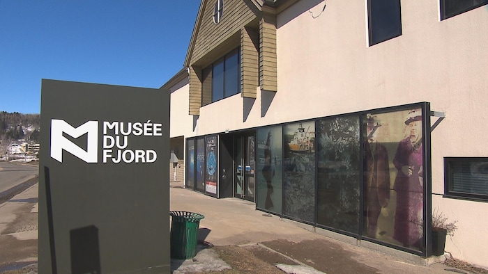 Affiche extérieur du Musée du Fjord