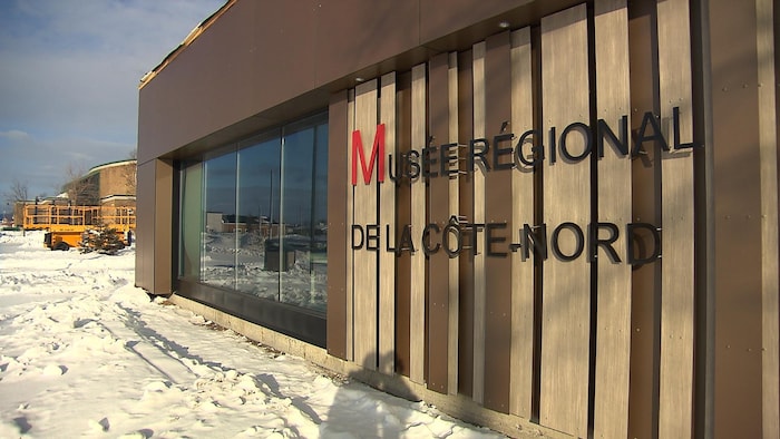 La façade avant extérieure du Musée régional de la Côte-Nord