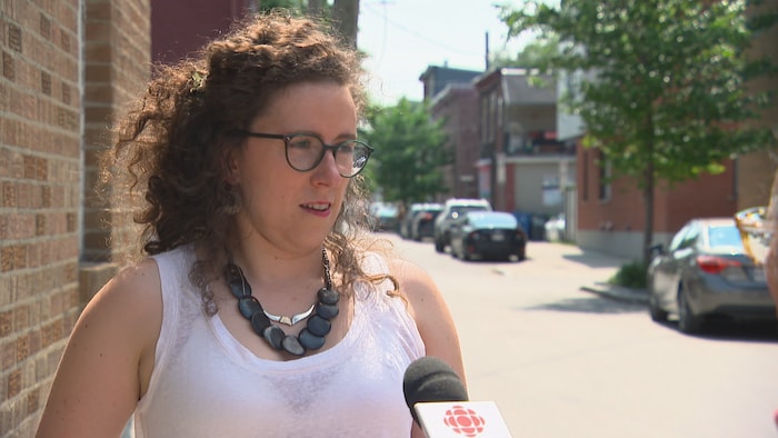Elle est en entrevue avec Radio-Canada.