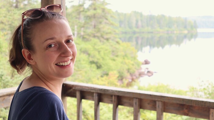 Nadia Lemieux, de l'IRÉC, dans la nature.