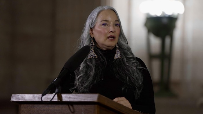 Nahanni Fontaine lors d'une conférence de presse le 11 mars 2025.