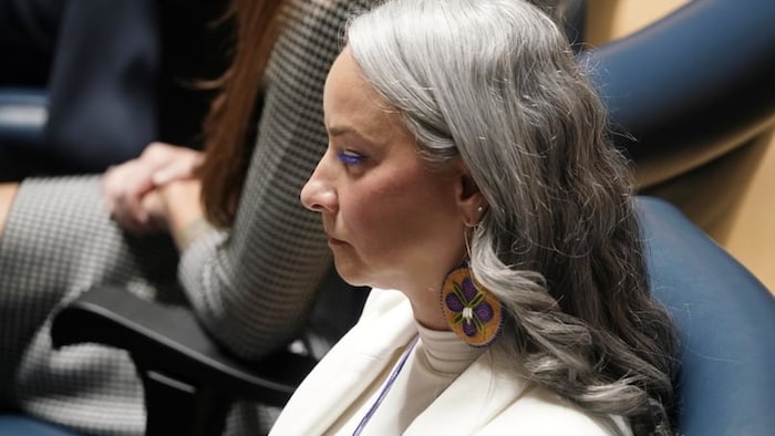 Nahanni Fontaine à l'Assemblée.