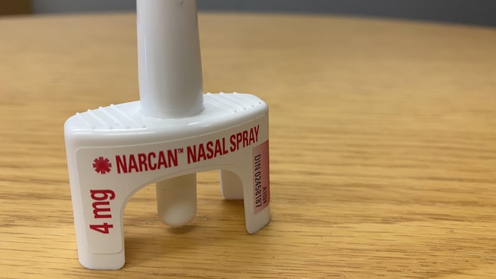 La naloxone est offerte sous forme de vaporisateur nasal qui renverse temporairement les effets d’une surdose d’opioïdes.