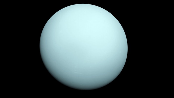 La planète Uranus dans l'objectif de Voyager 2.