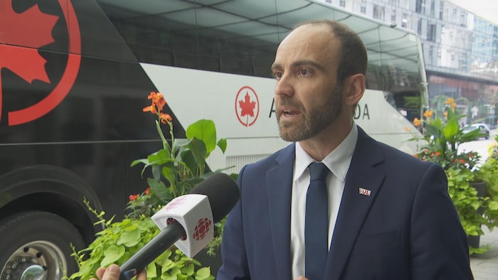 Jerome Conraud répond aux questions.