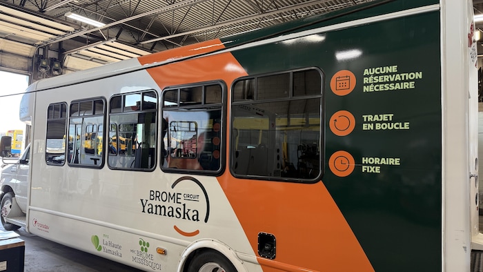 Un autobus.
