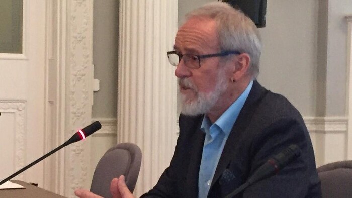 El profesor de derecho de la Universidad de Dalhousie, Wayne MacKay.