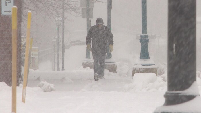 Une tempête de neige s'abat sur Edmundston, au Nouveau-Brunswick, le 16 novembre 2022.